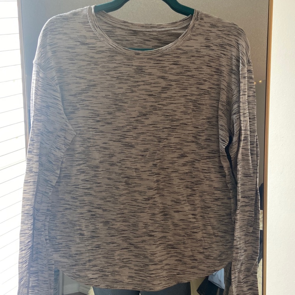 womens size medium lululemon long sleeve